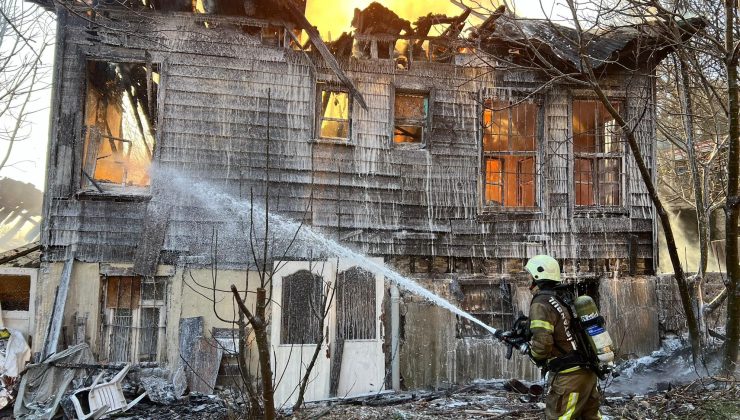 Eyüpsultar’da çıkan yangında evi yanan kiracı gözyaşlarına boğuldu